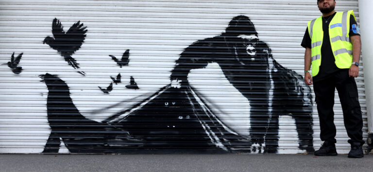 Banksy gorilla és fóka streetart London